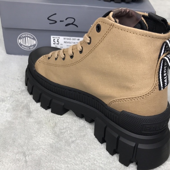 Palladium Revolt Hi TX Women's Boots in Olive New in the box - Picture 5 of 14